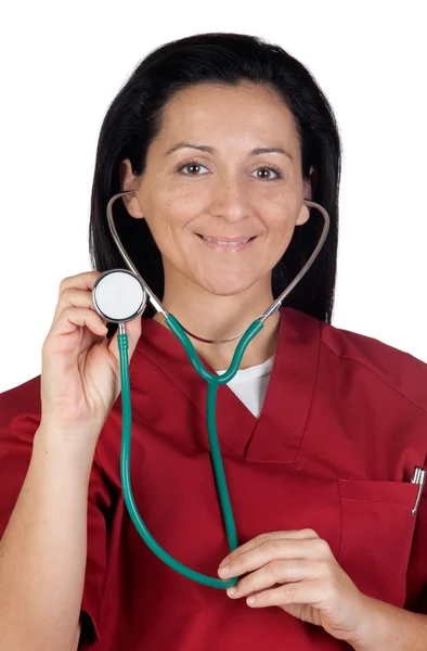 Glückliche Ärztin hört mit Stethoskop zu — Stockfoto