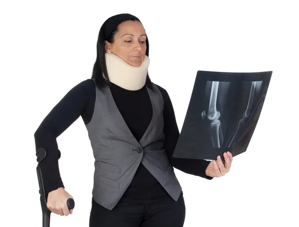 Mulher com colar cervical e radiografia — Fotografia de Stock