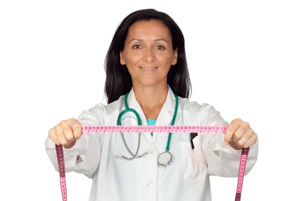 Adorável médico oferecendo uma fita métrica — Fotografia de Stock