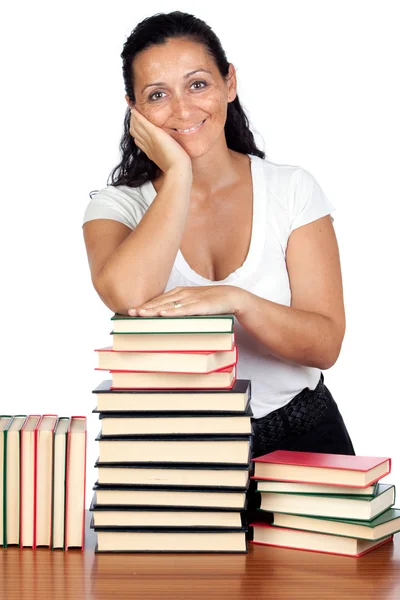 Mulher atraente com muitos livros — Fotografia de Stock