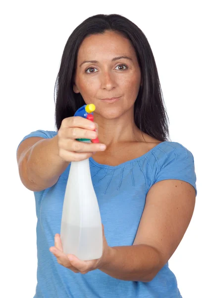 Entzückende Hausfrau mit Diffusor beim Putzen — Stockfoto