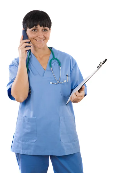 Γυναικείος γιατρός μιλώντας μέσω τηλεφώνου — Φωτογραφία Αρχείου