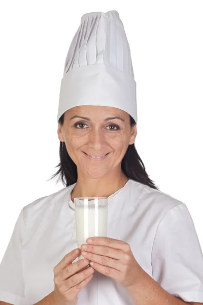 Menina cozinheiro bonita com um copo de leite — Fotografia de Stock