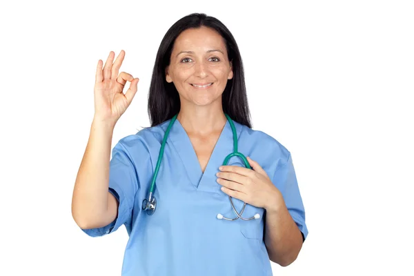 Attraente medico bruna dicendo Ok — Foto Stock