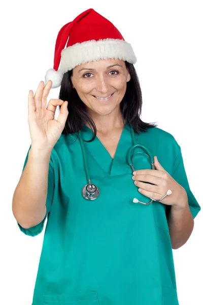 Γιατρός ελκυστική γυναίκα με Χριστούγεννα καπέλο λέγοντας εντάξει — Φωτογραφία Αρχείου