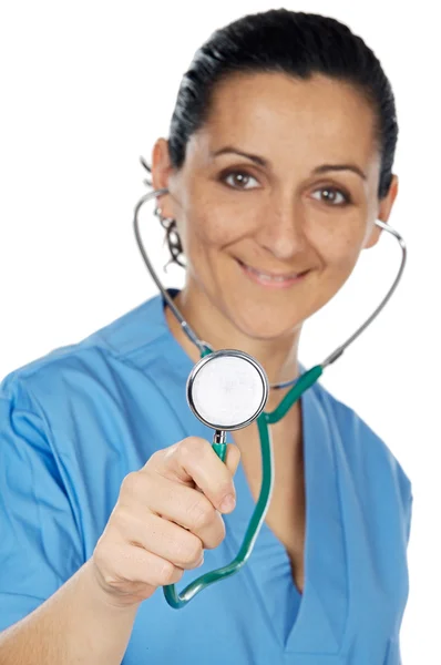 Atraktivní paní doktorka (zaměření v stetoskop) — Stock fotografie