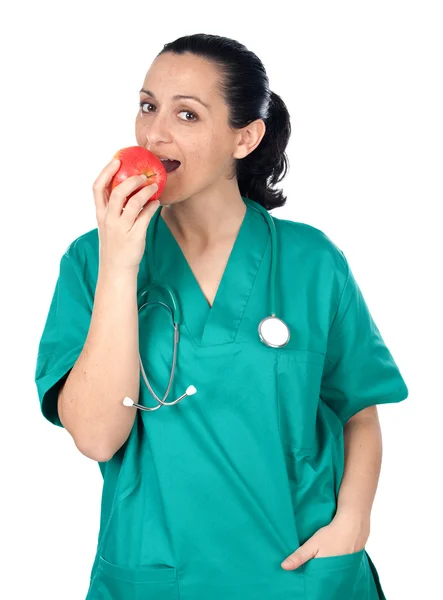 Ärztin isst roten Apfel — Stockfoto