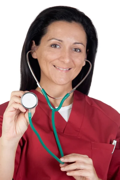 Médico feliz mulher ouvindo com foco em estetoscópio — Fotografia de Stock