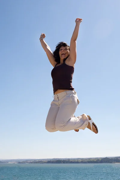 아름 다운 소녀 점프 — 스톡 사진
