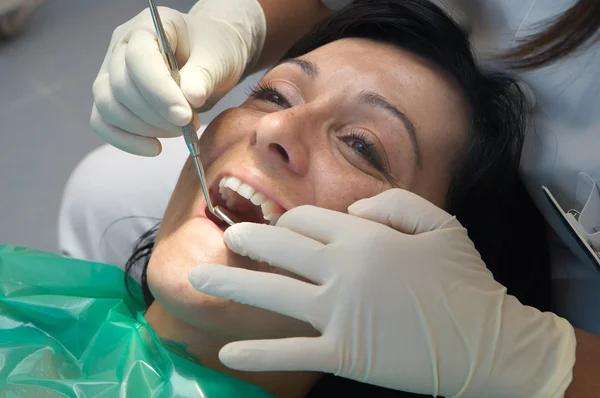Raadpleging van een tandarts — Stockfoto