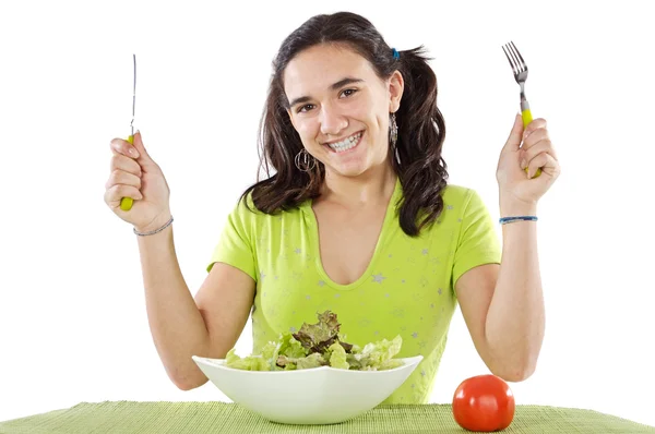 Adolescent mangeant une salade — Photo