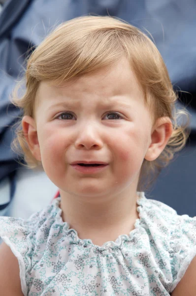 Vacker baby gråter — Stockfoto