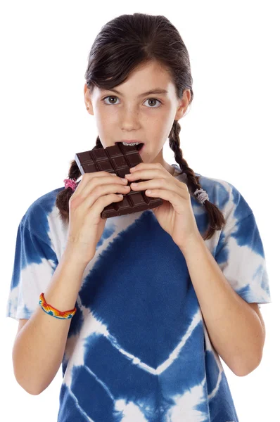 Çikolata yiyen sevimli kız. — Stok fotoğraf