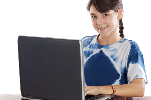 Lány fikarcnyi laptop — Stock Fotó