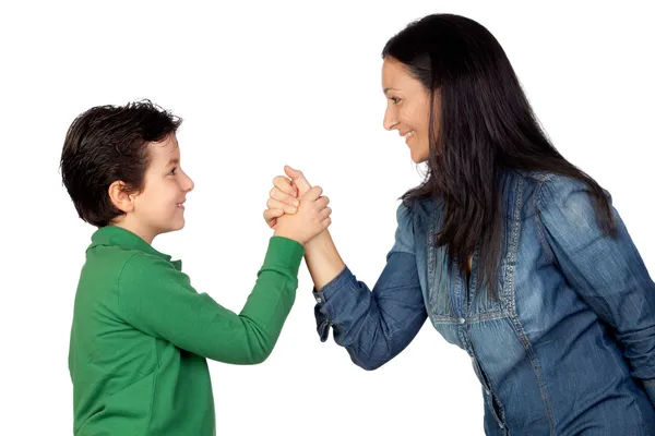 Очаровательная мать и ее сын пожимают друг другу руки — стоковое фото