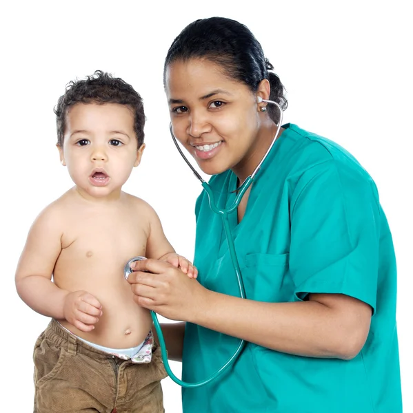 Женщина-врач с ребенком — стоковое фото
