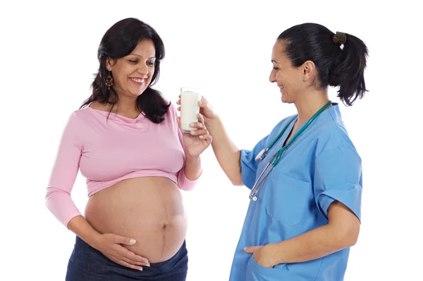 Médica feminina e bela grávida — Fotografia de Stock