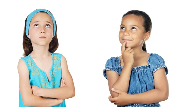 Twee kleine meisjes denken — Stockfoto