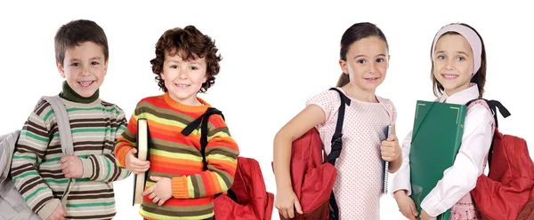Čtyři děti studenti při návratu do školy — Stock fotografie