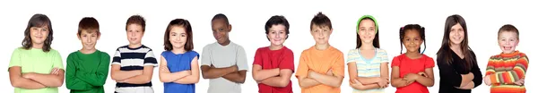 Barnens grupp med korsade armar — Stockfoto