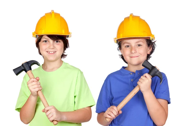 Pareja de niños con casco y martillo —  Fotos de Stock
