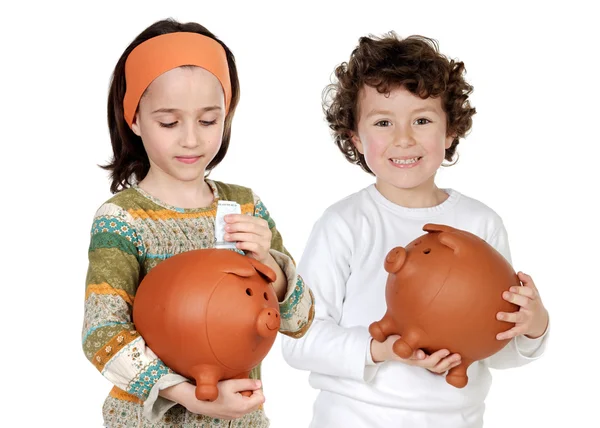 貯金箱貯金を持つ 2 つの幸せな子供 — ストック写真