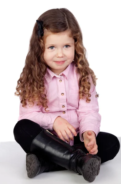 Roztomilé dítě s růžové tričko sezení — Stock fotografie