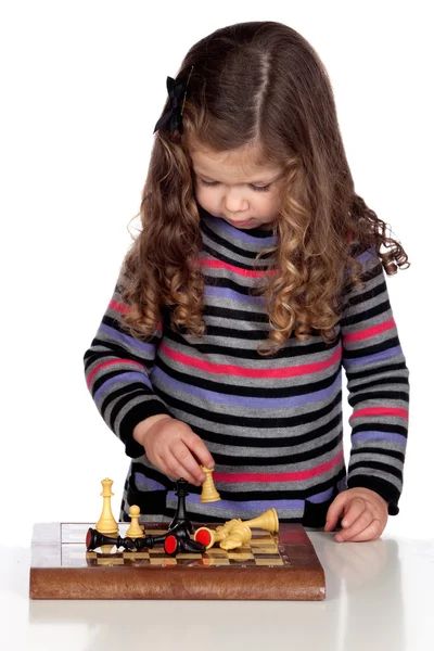 Rozkošná holčička hraje šachy — Stock fotografie