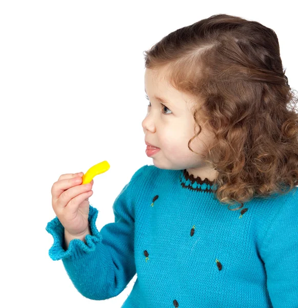 かわいい赤ちゃんの女の子のお菓子を食べて — ストック写真