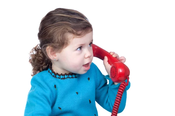 Mooie babymeisje met een rode telefoon — Stockfoto