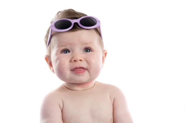 Lustiges Baby-Mädchen mit Sonnenbrille — Stockfoto