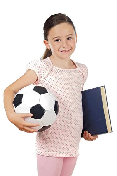 Девушка с футбольным мячом и книга — стоковое фото