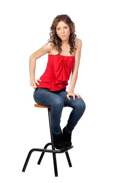 Krásná dívka sedící o stoličku — Stock fotografie