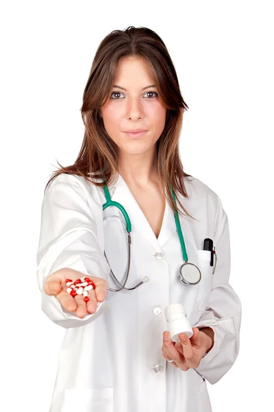 Médico atraente com pílulas na mão — Fotografia de Stock