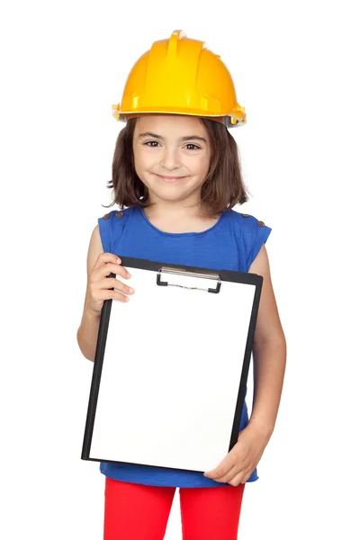 노란 헬멧을 쓰고 있는 갈색 머리의 작은 소녀 — 스톡 사진