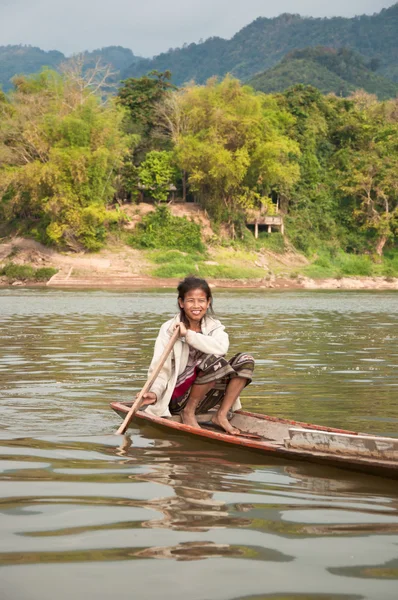 Segeln laotische Frau lizenzfreie Stockfotos