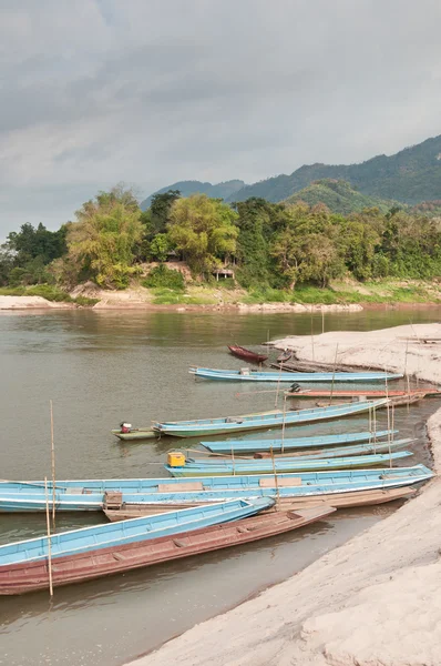 Лодки на реке Меконг — стоковое фото