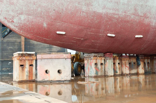 Drill Ship in Dry Dock — Stock Photo, Image