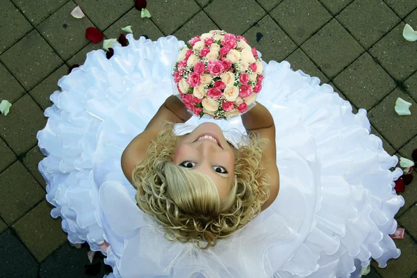 Mujer en vestido de novia —  Fotos de Stock
