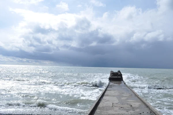 Mar Negro místico nublado — Fotografia de Stock