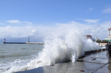 port fırtınada