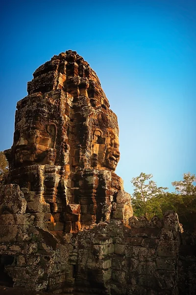 Una di torri di Bayon in complesso di Angkor Fotografia Stock