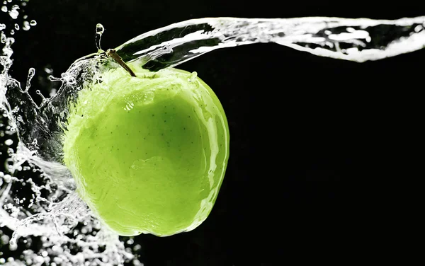 Fresh green apple underwater — Stock Photo, Image