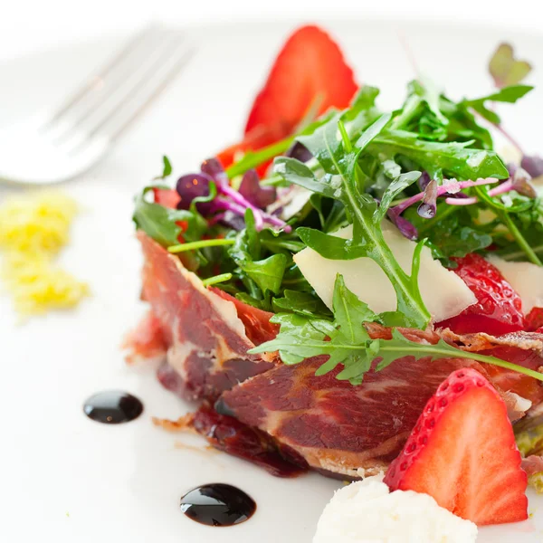 Green salad with spanish ham. — Stock Photo, Image