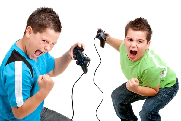 Meninos eufóricos brincando com consoles — Fotografia de Stock