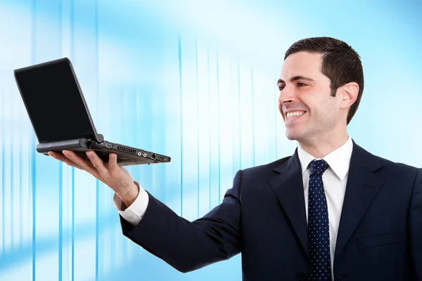 Kontorist hålla laptop högt upp — Stockfoto
