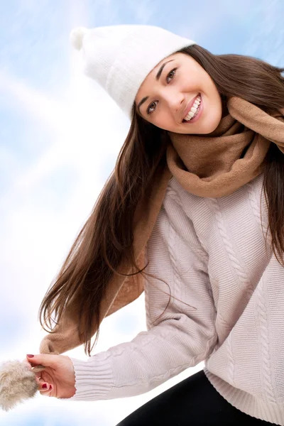 Attractive winter girl outdoors. — Stock Photo, Image
