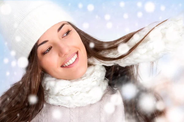 Menina de inverno com flocos de neve — Fotografia de Stock