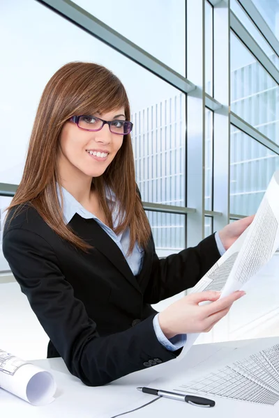 Woman architect at desk in office. — Stock Photo, Image