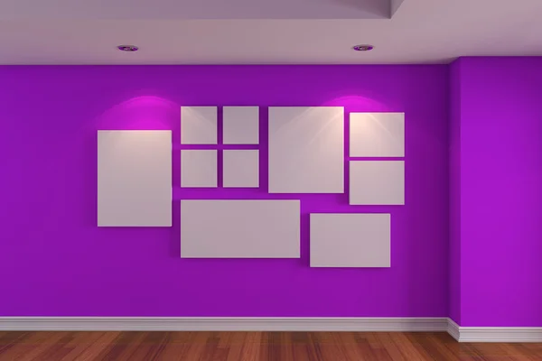 Галерея Картина на фіолетовій стіні — стокове фото